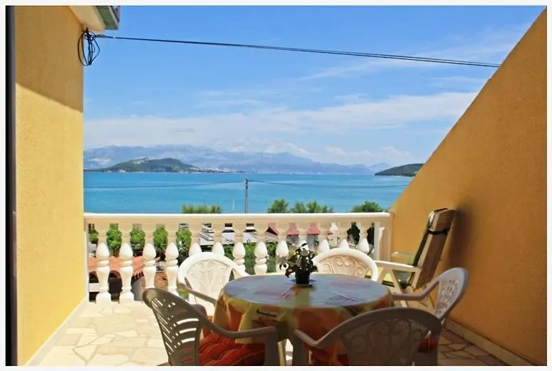 Apartment In Slatine With Sea View, Balcony, Air Conditioning, Wi-Fi