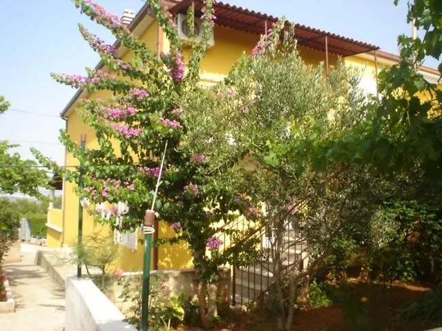 Apartment In Slatine With Sea View, Balcony, Air Conditioning, Wi-Fi