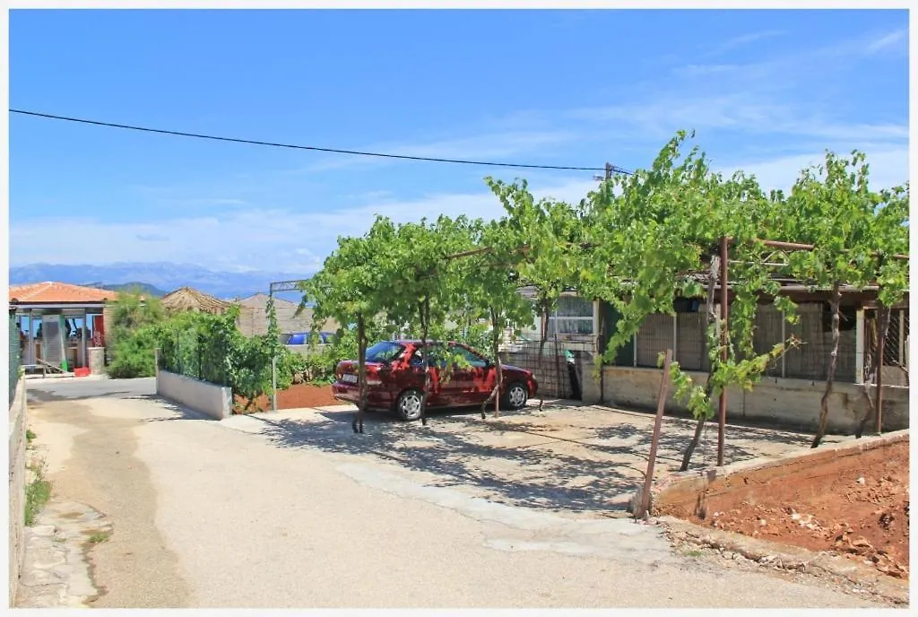 Apartment In Slatine With Sea View, Balcony, Air Conditioning, Wi-Fi